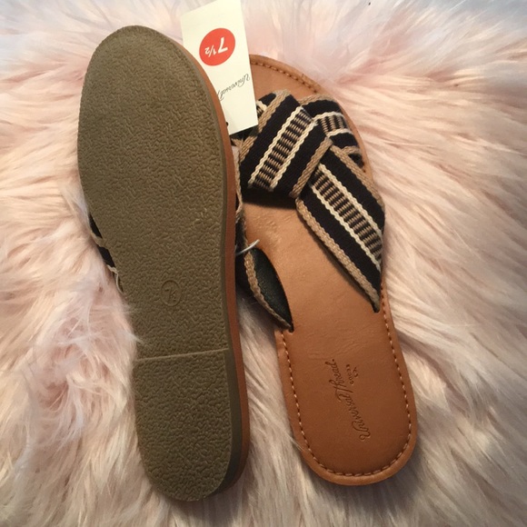 Sandals - Picture 2 of 3